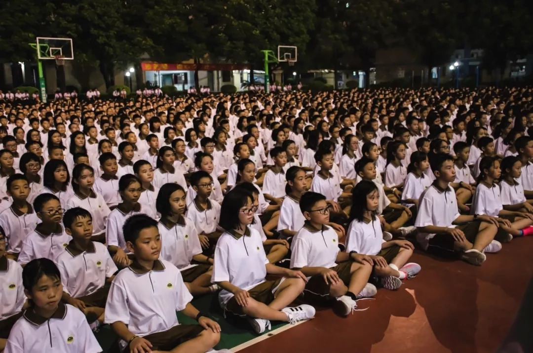 东华初级中学(东城校区)初一年级弘毅之师隆重举行国防教育开营仪式