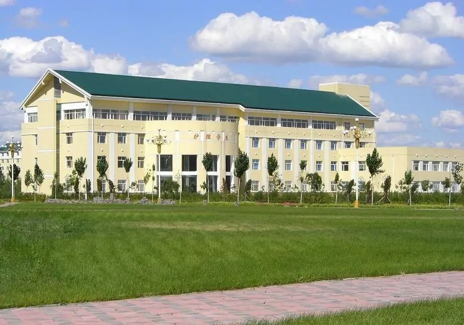 昆明医科大学是 云南省最大的集教学 医疗,科 研为一体的高等医学