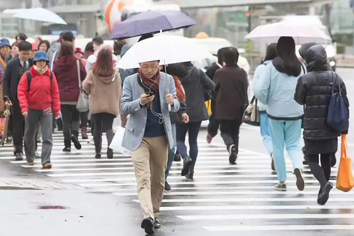 【脊柱健康】低头族要小心 颈椎病最爱找上你