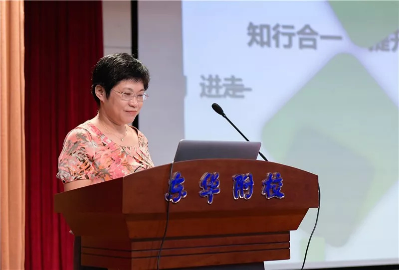 教育局局长陈小华肯定了教育系统目前呈现出朝气蓬勃的良好状态.