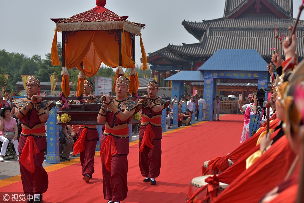 山西临汾:中元节祭祖大典举行 祭奠先祖祈求平安