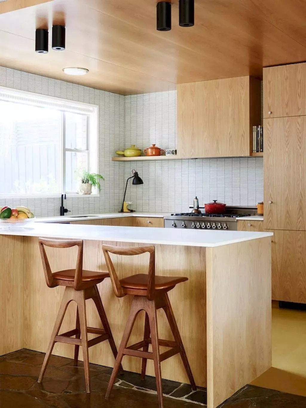 2019时尚冷色系开放式厨房中岛吧台设计效果图片_别墅设计图