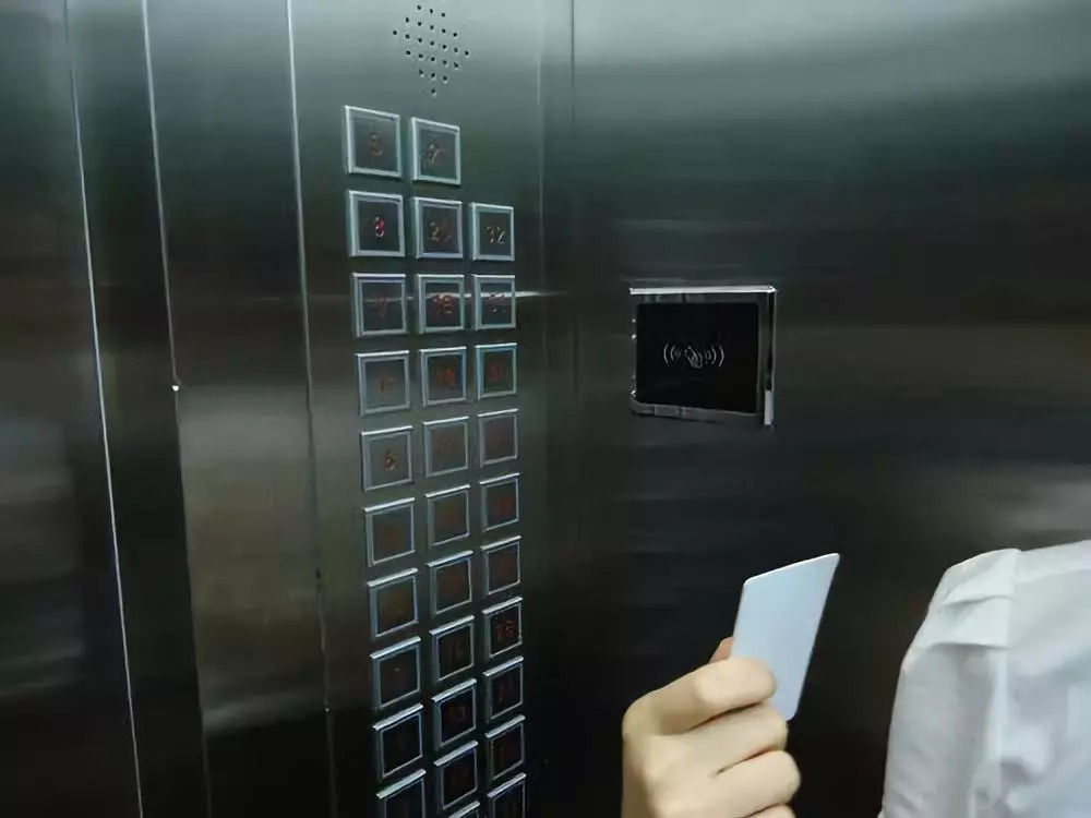 【热点】电梯分层刷卡:非得对邻里关系"画地为牢"?