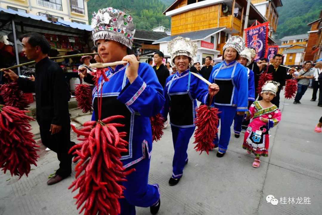 "跳香节"是当地苗族群众进行生