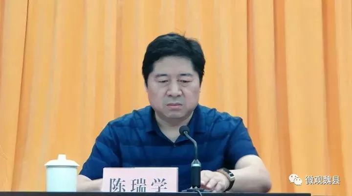 县经济开发区党工委副书记,管委会副主任张晓景主持会议