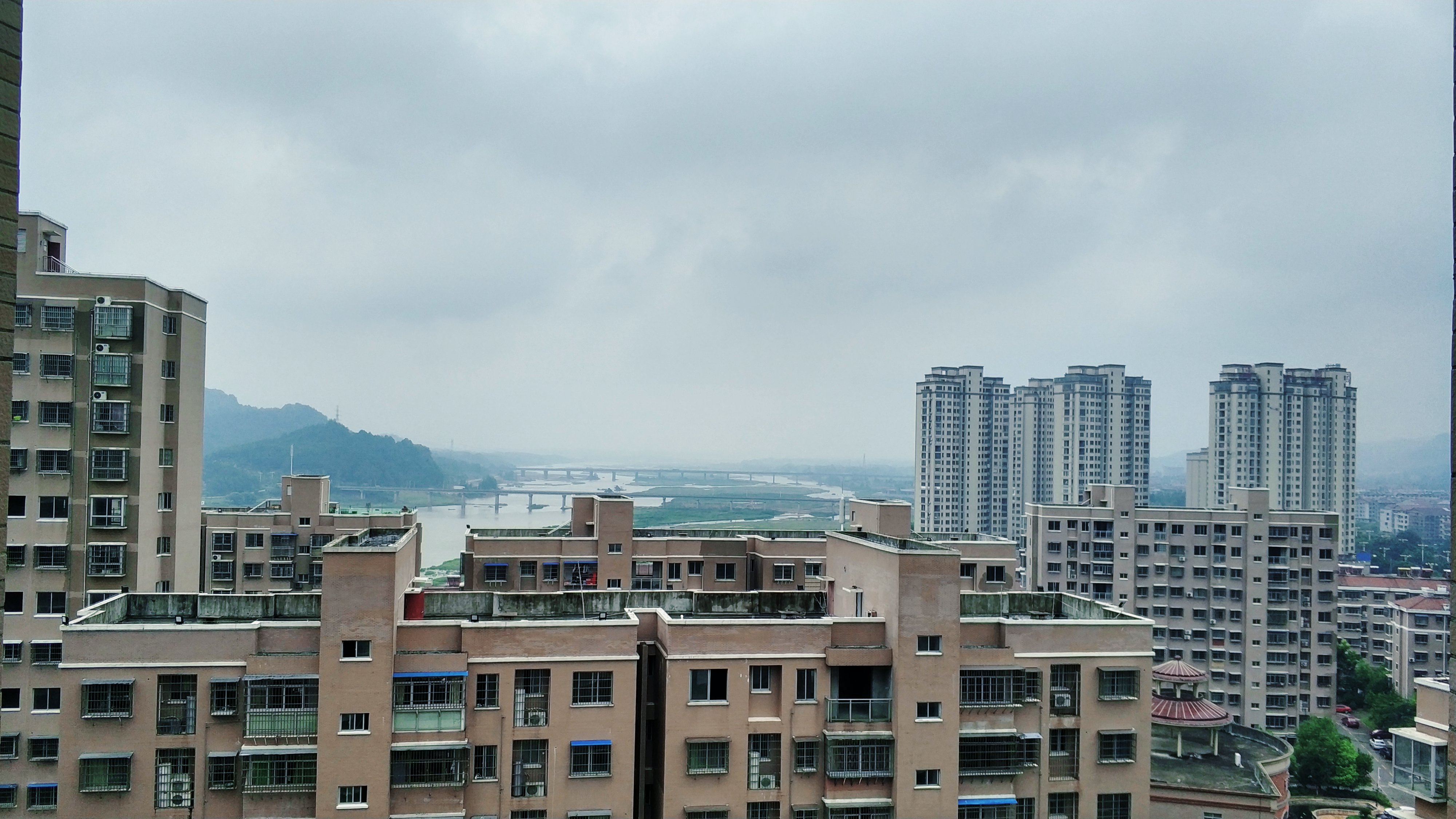 江西省抚州市南城县高楼掠影-登高福地实景拍摄-楼道变杂物间