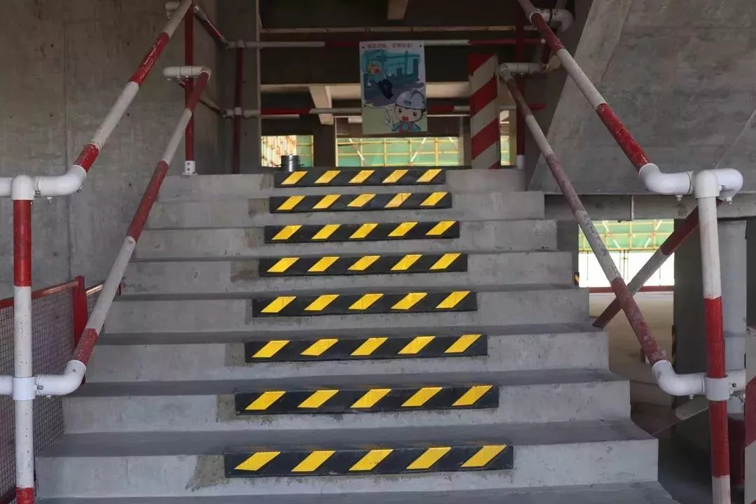 楼梯成品保护 ▲ 质量信息化展示