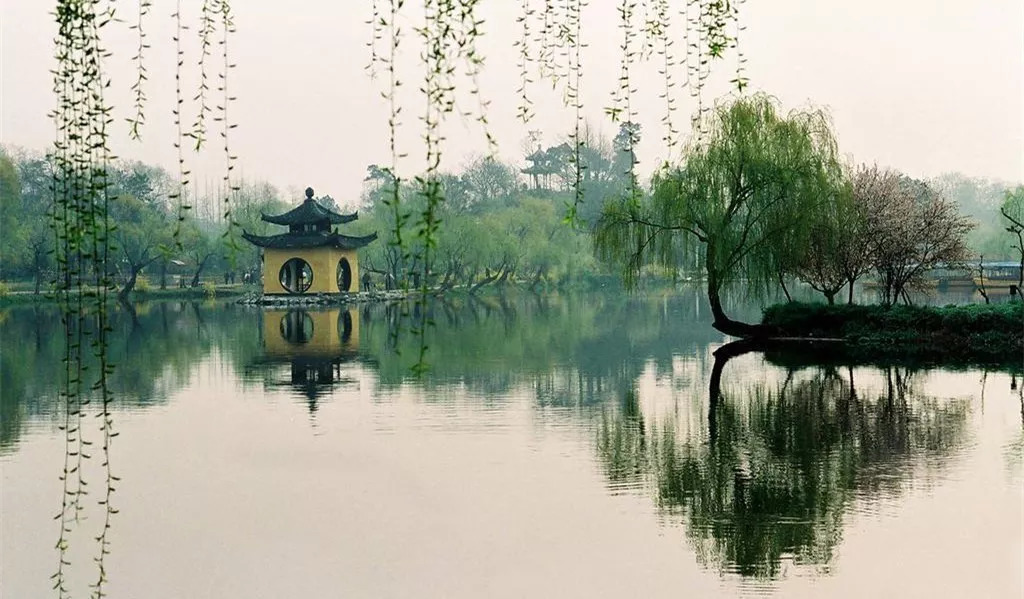 苏轼和杨万里都写了西湖美景,哪一个才是你心中的最美西湖