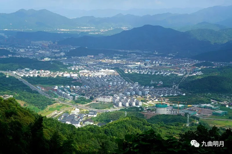 高山顶上,溪口全景尽收眼底