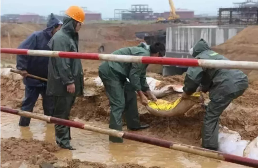 浇混凝土下雨怎么办