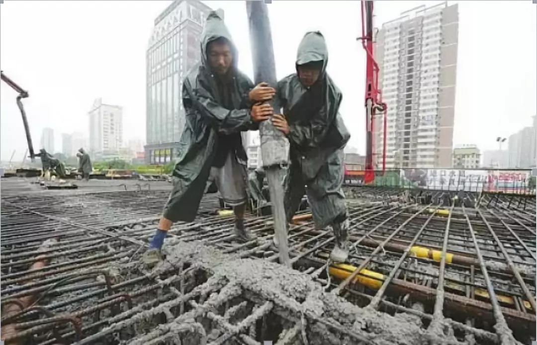 浇混凝土下雨怎么办