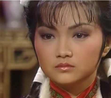 田青文是田归农的女儿,为人很歹毒,喜欢财宝,很贪婪.