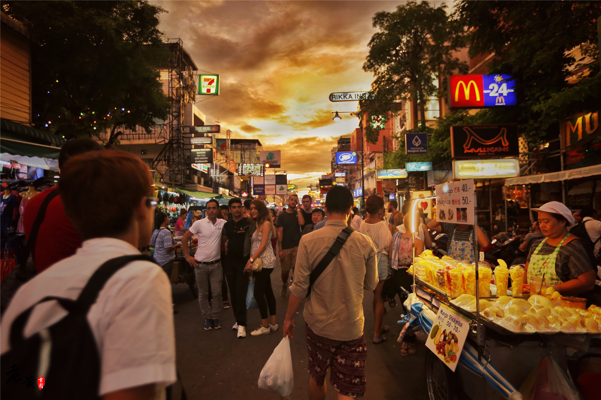 曼谷，泰国- 2019年2月2日：购物在食物市场上的本地人在唐人街在曼谷 编辑类库存照片 - 图片 包括有 城市, 食物: 138332743