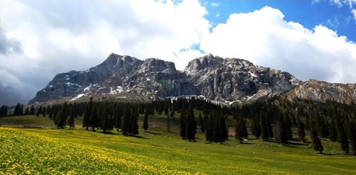 白石峰景区察布查尔锡伯自治县钟灵毓秀,风光绮丽,有一山(乌孙山