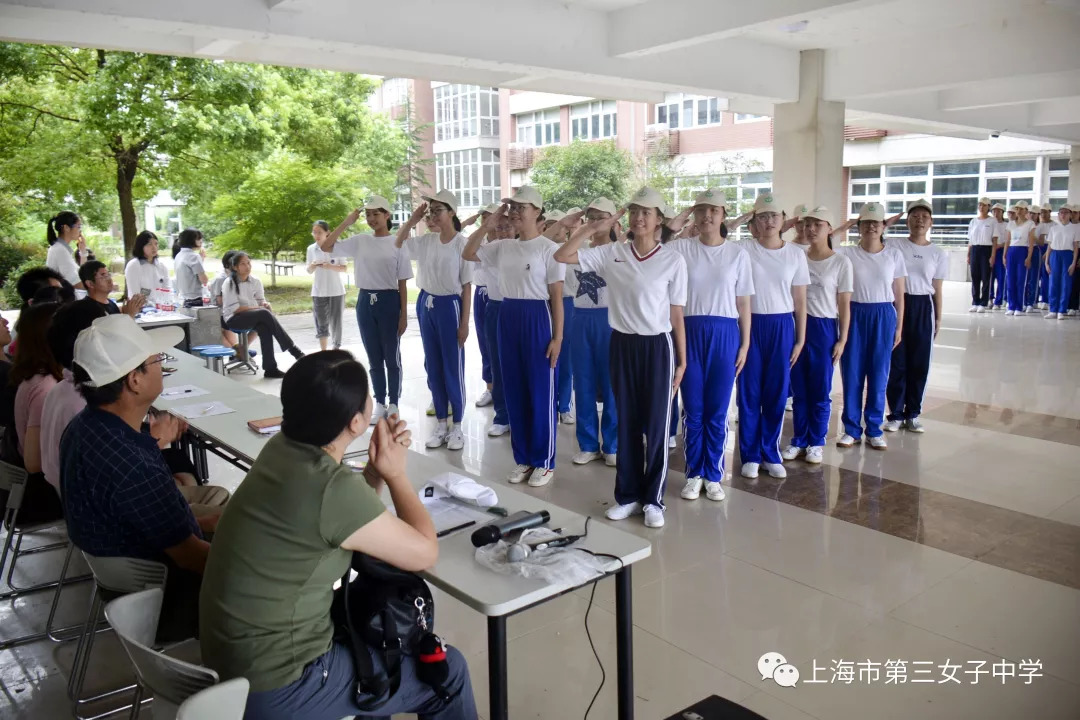 巾帼四连,绿装红颜,高一4班:与子同仇,壮我江山!与子同袍,壮我山河!