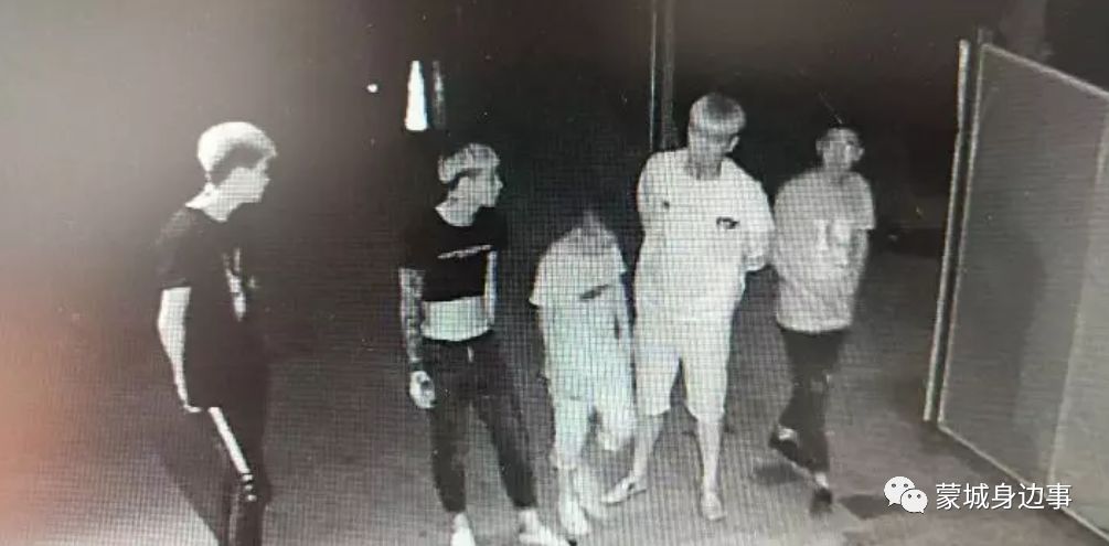 蒙城:深夜5个社会小青年潜入烟酒店,监控清晰拍下.
