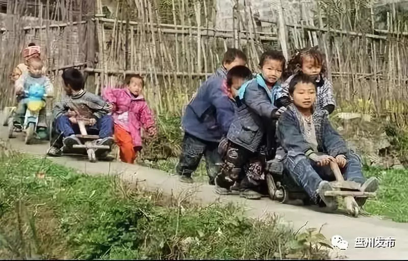 木板滚珠车(学名),弹子车(家乡话)