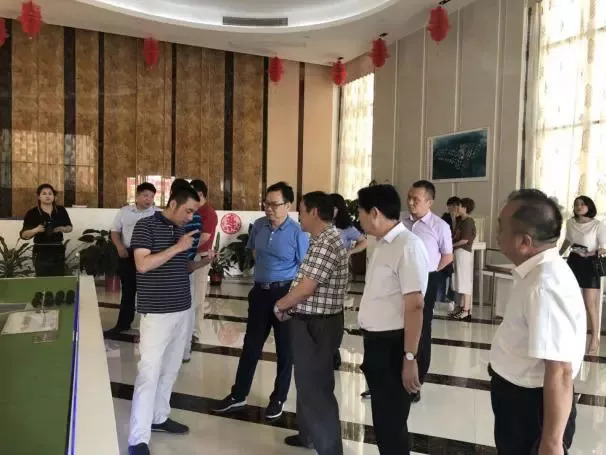 首饰中心林旭东副主任,中国轻工珠宝首饰中心发展合作处谢昭华处长