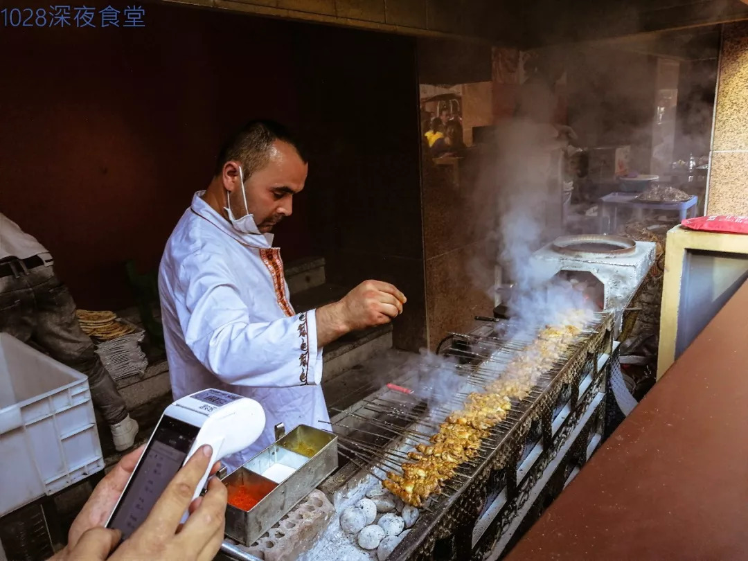 国际大巴扎美食街,乌鲁木齐的美食新地标,吃货们的天堂,你能想到的