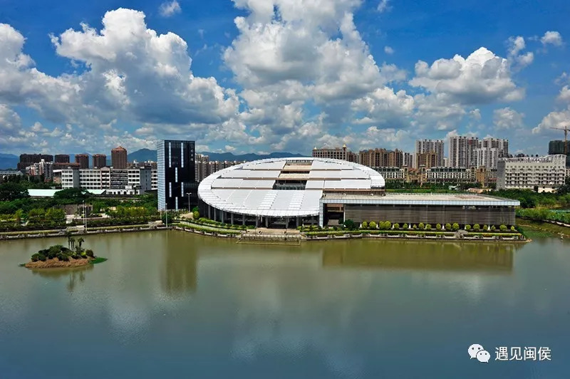 李永祥表示,闽侯入驻有福州地区大学新校区和福州高新区,拥有 高校20