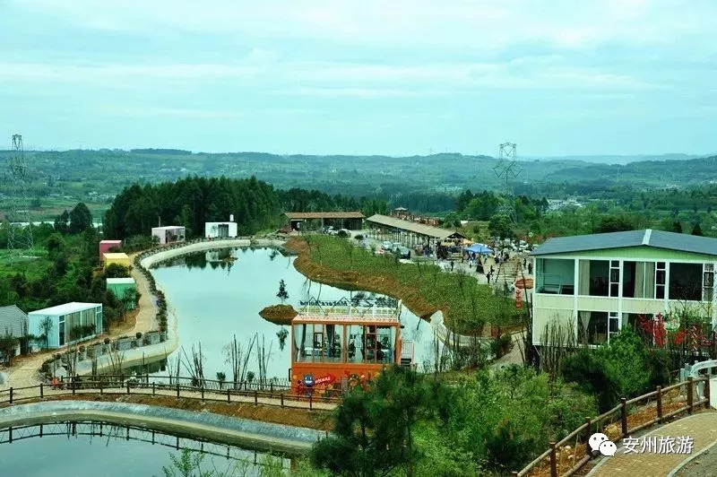 红花源旅游景区又名花果山,位于绵阳市安州区花荄镇红花村.