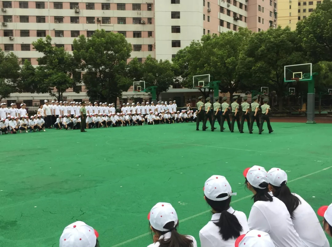 严于律己方能致远记西南位育中学高一军训