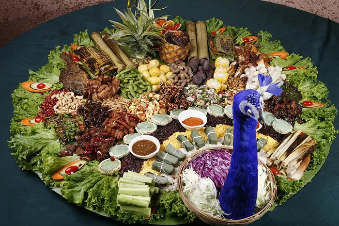 以傣族特色美食为主,辅以云南各地州民族特色菜,打造丰富多彩的"云南