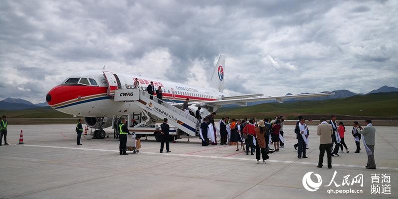 青海首座旅游机场通航 百元票价西宁飞祁连