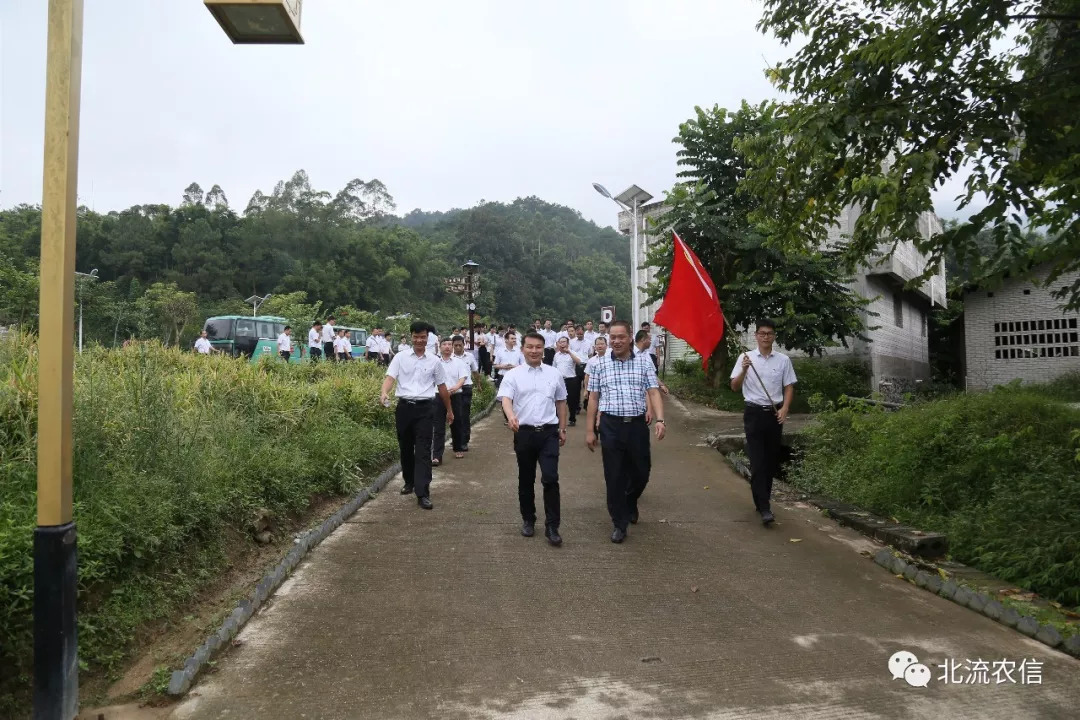 在马晓军故居进行参观图组:在韦云淞故居进行参观·鼓励一下·赞完再