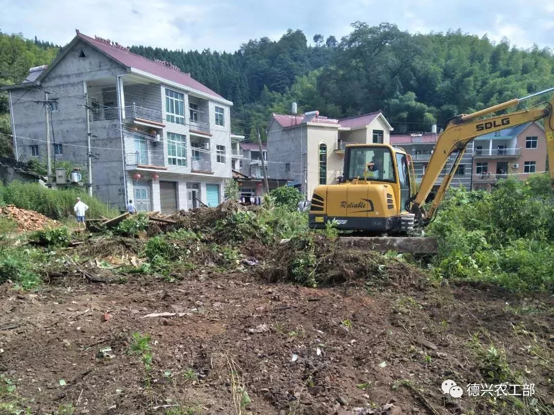 绕二镇▲新农村建设施工中▲新农村建设施工中▲新农村环境整治中万村