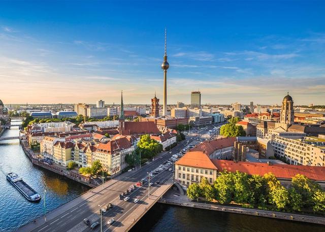 柏林(berlin),位于德国东北部,是德国的首都和最大的城市,也是德国的