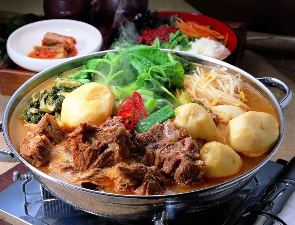 假期在家一定要尝试的菜谱系列-韩式脊骨土豆汤_人体_白菜_辣酱
