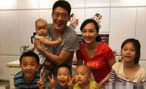 于震全家福曝光,结婚6年连生3孩子,两人恩爱幸福惹人羡慕