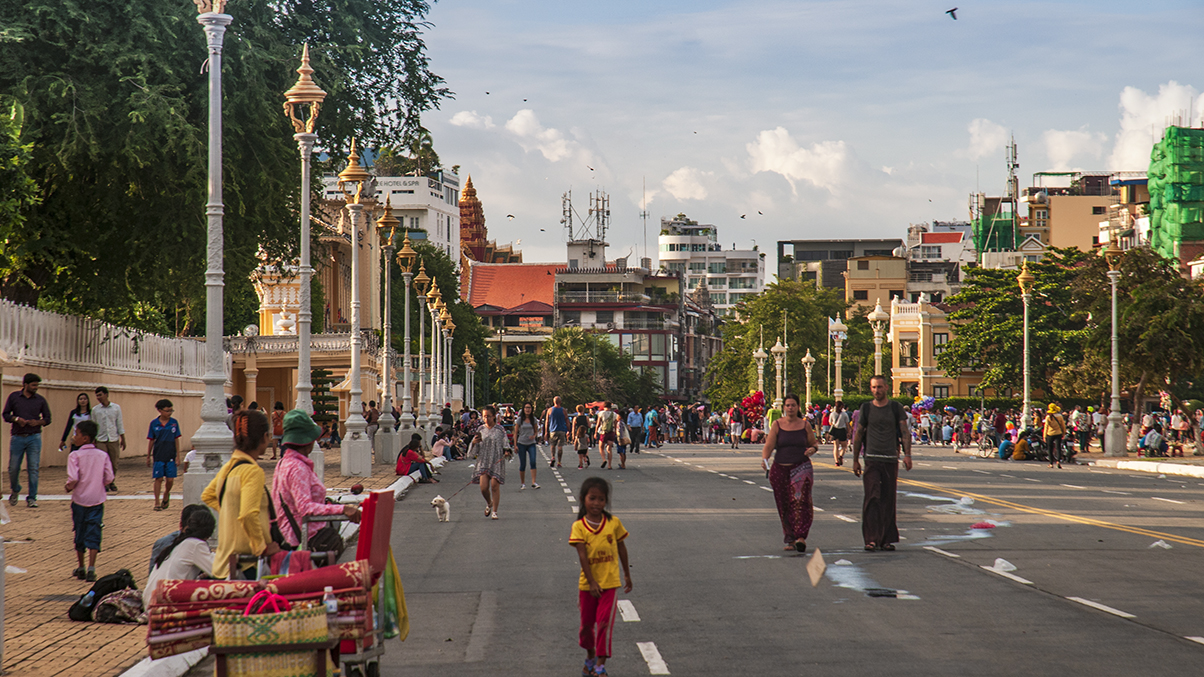 金边王宫外的广场——请随着我的镜头走进真实的柬埔寨