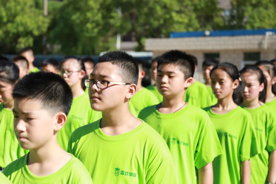 别样的风景一一看我雷式学校不一样的军训!_南昌