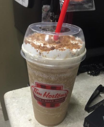 星巴克南瓜拿铁今日回归!tim hortons也推出一款南瓜iced capp!