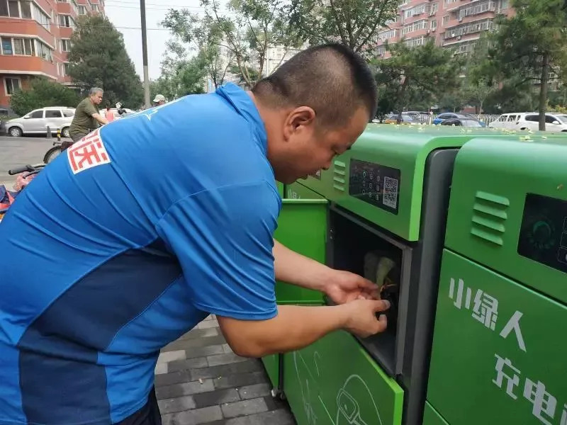 朝阳智能小绿人充电柜来了防火又防爆