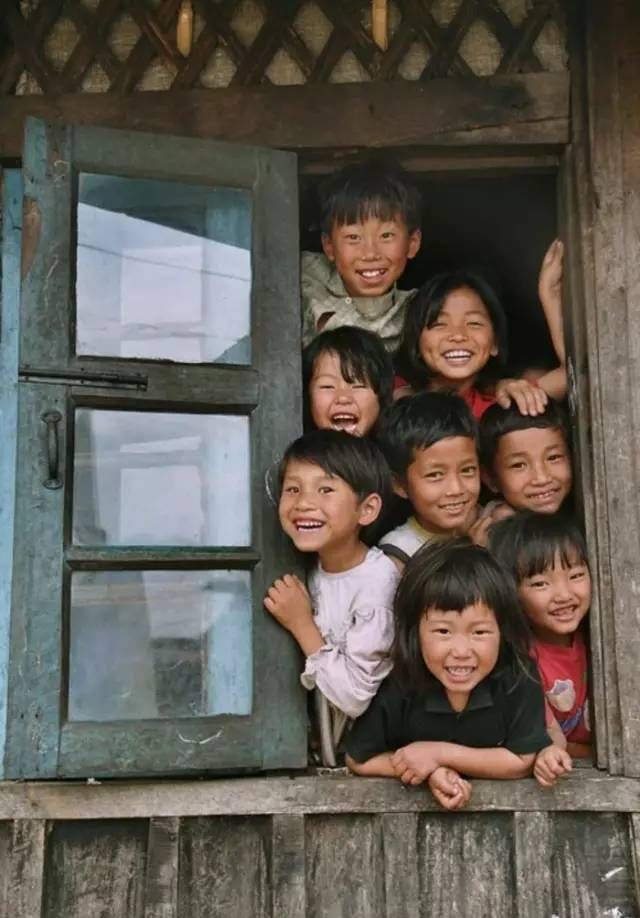 任他是谁 可能是这世界上最美的画面 然而却有很多孩子 在中国,大约每