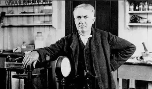 托马斯·爱迪生,他发明了电灯照亮了世界,他说蒙特梭利教育将照亮