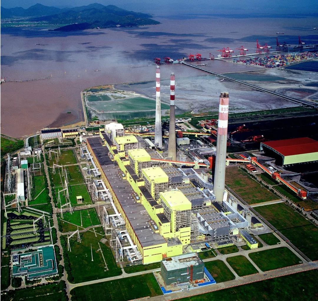 北仑电厂(摄于2003年)北仑电厂是2000年建成投产的国内最大电厂.