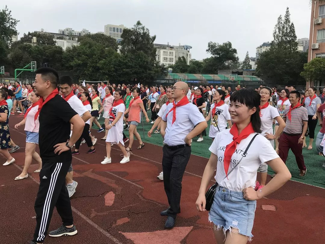 重返校园成长相伴记成都高新区中和小学2018级新生家长重返校园日活动