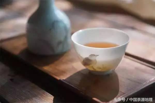 一个人喝茶,恬静惬意