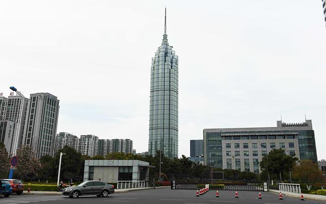江苏各城市的第一高楼,同样是苏宁广场,徐州苏宁广场真尴尬!