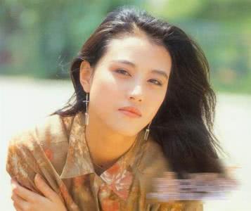 女神51岁还单身,王祖贤活成小仙女,周海媚背影却一言难尽