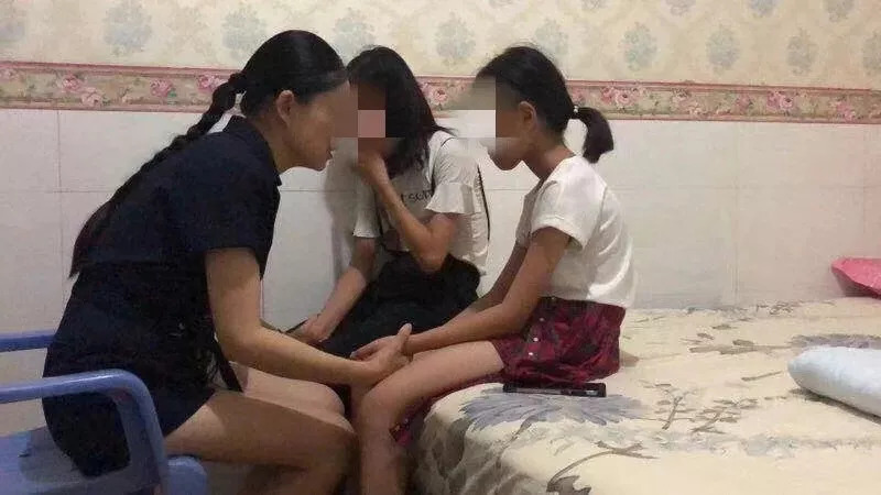 合租女搬走留下内衣_合租女室友的内衣