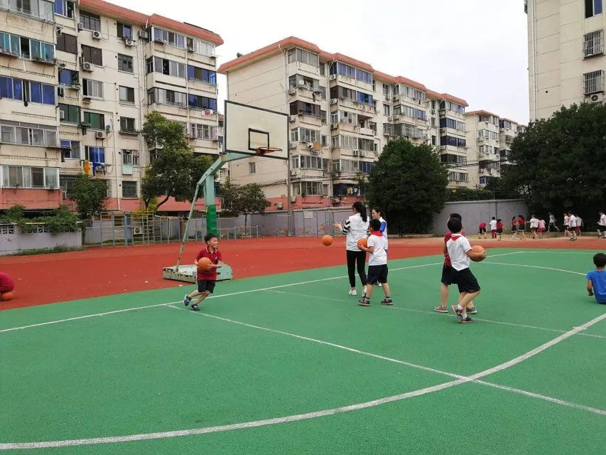 三下乡商学院与爱同行实践团队赴五河新村小学开展教育关爱活动