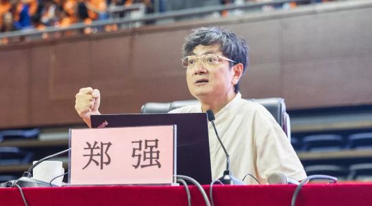 浙江大学党委副书记郑强教授为2018级本科新生作始业教育专题报告