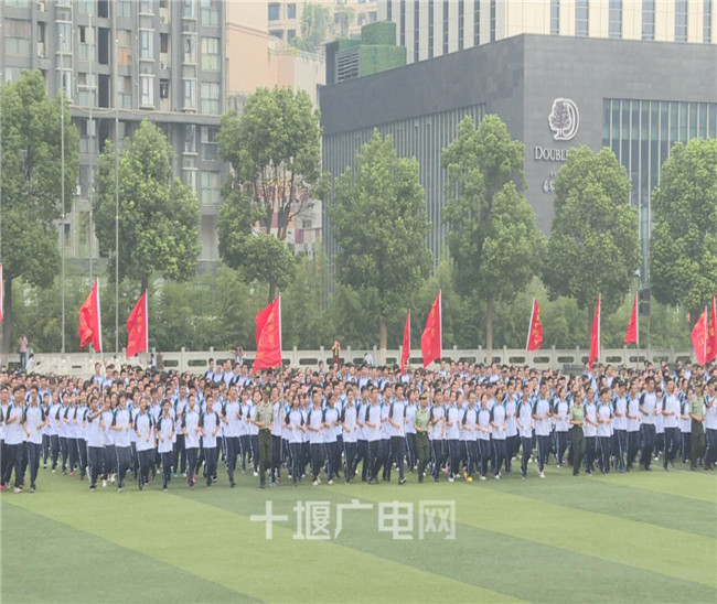 郧阳中学2018年高一新生军训圆满结束