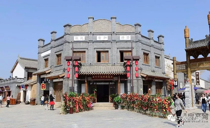 白鹿原·白鹿仓景区由陕西白鹿仓投资控股集团投资建设,景区以白鹿原