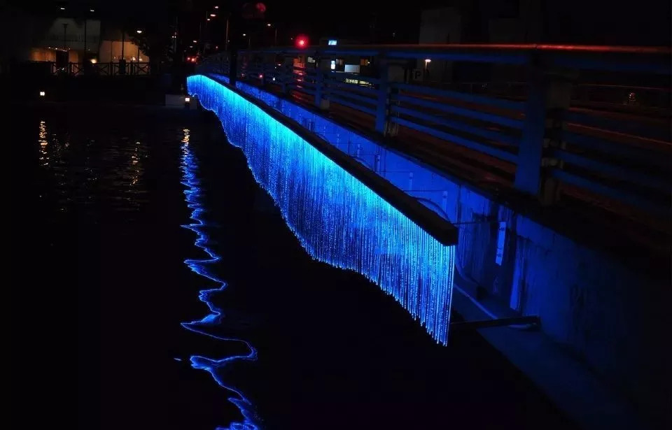 靛蓝瀑布:日本德岛灯光艺术装置